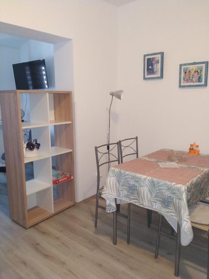 Apartments Zlatko Pula Bagian luar foto