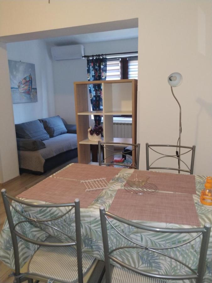 Apartments Zlatko Pula Bagian luar foto