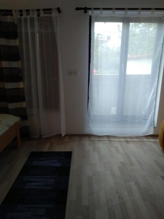 Apartments Zlatko Pula Bagian luar foto